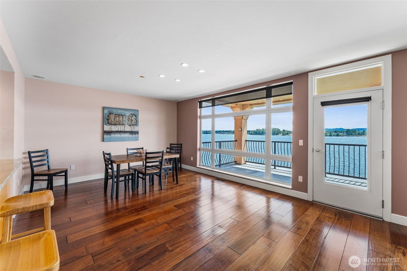 2015 SE Columbia River Drive 220