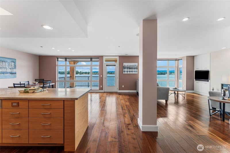 2015 SE Columbia River Drive 220