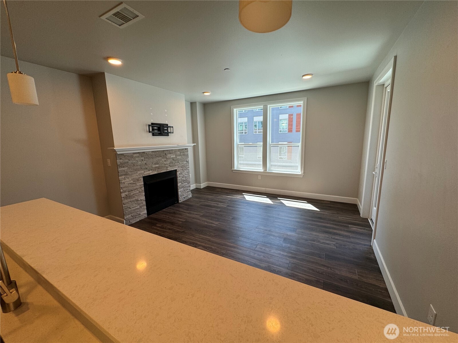 4691 Main St 416