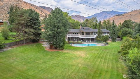 Photo of 409 Austin Ave Ave, Wenatchee, WA 98801 (MLS # 2425886)