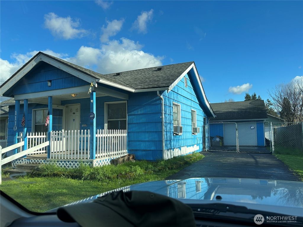 Photo of 1110 S 6th Street, Kelso, WA 98626 (MLS # 2475755)