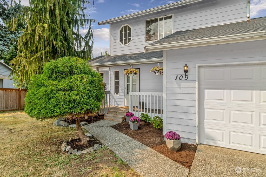 Photo of 109 Mountain View Court, Granite Falls, WA 98252 (MLS # 2154814)