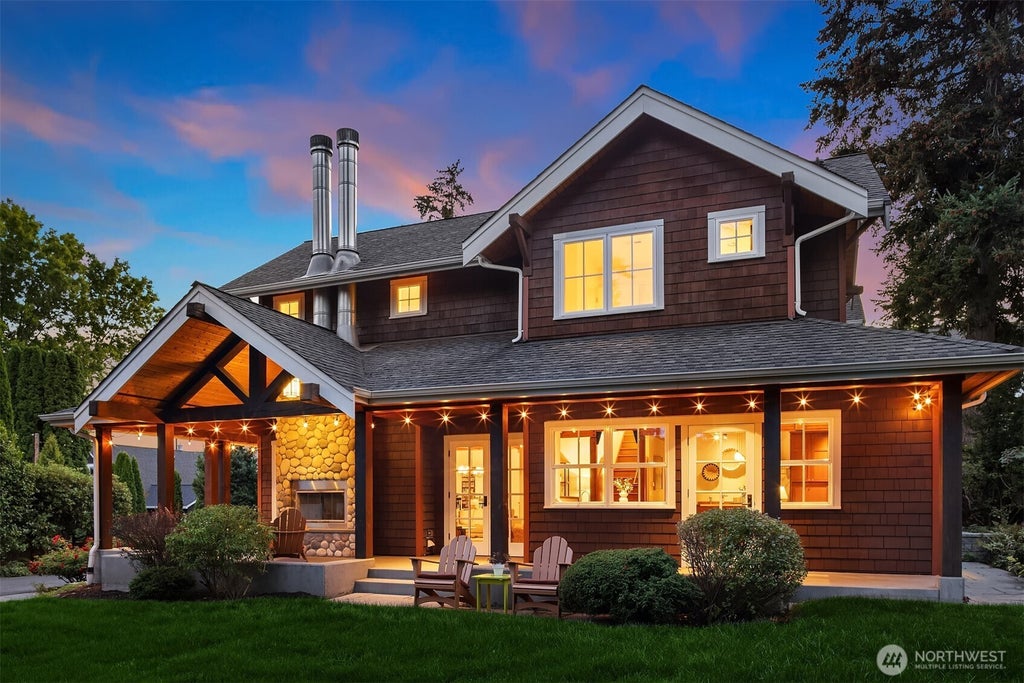 Photo of 424 10th Avenue, Kirkland, WA 98033 (MLS # 2578814)