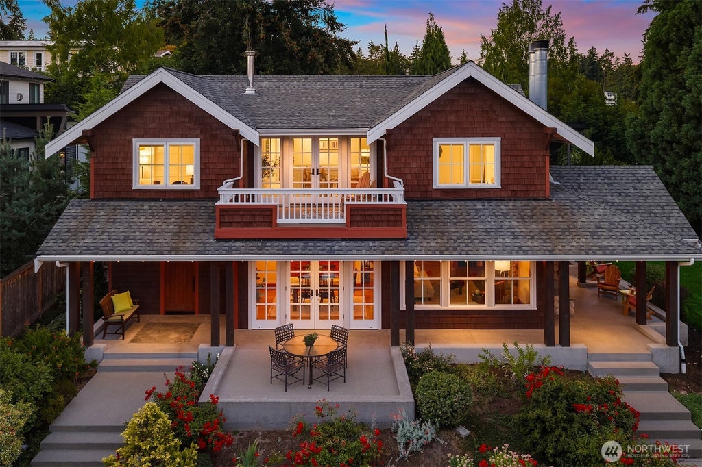 Photo of 424 10th Avenue, Kirkland, WA 98033 (MLS # 2578814)