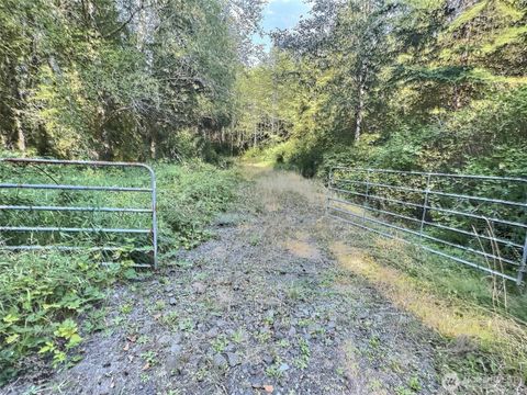Photo of 282 Butte Creek Road, Raymond, WA 98577 (MLS # 2426196)