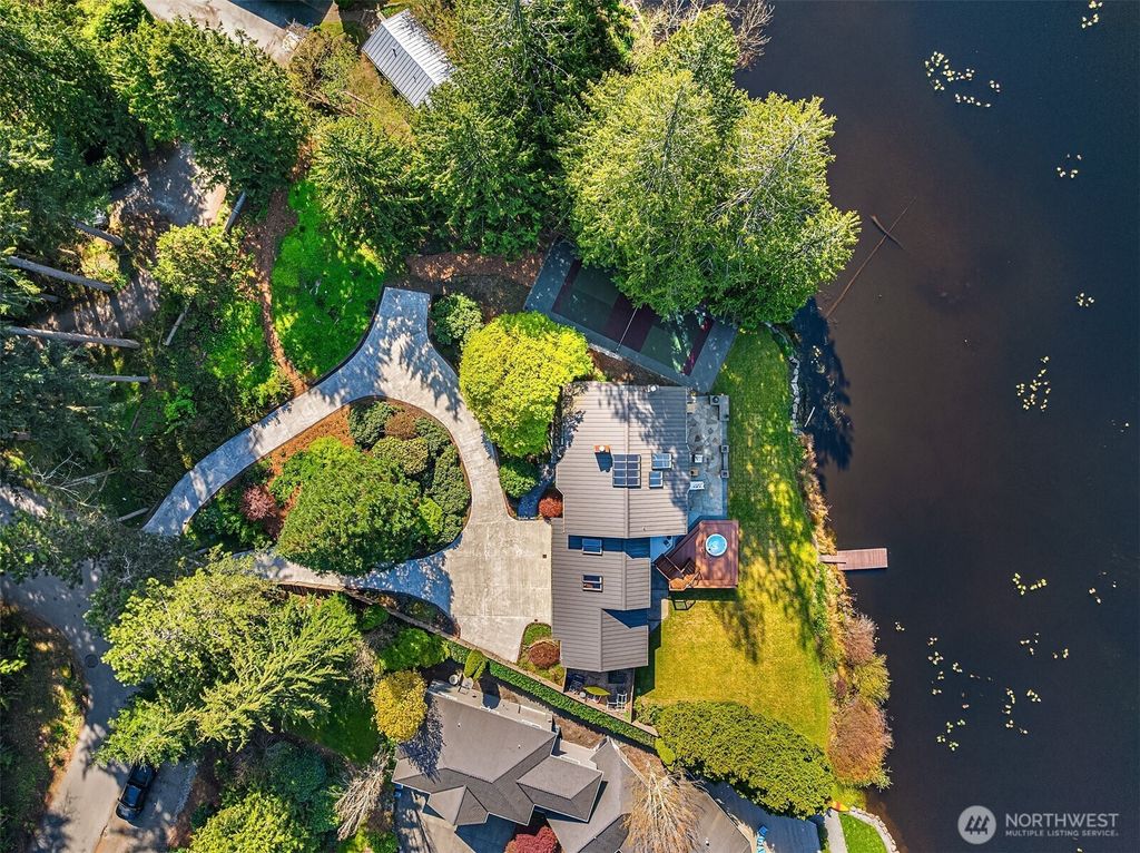 Photo of 25128 SE 28th Street, Sammamish, WA 98075 (MLS # 2368528)