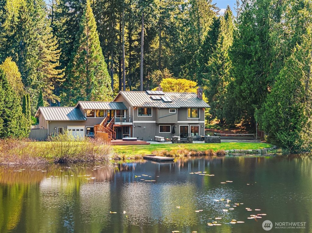 Photo of 25128 SE 28th Street, Sammamish, WA 98075 (MLS # 2368528)