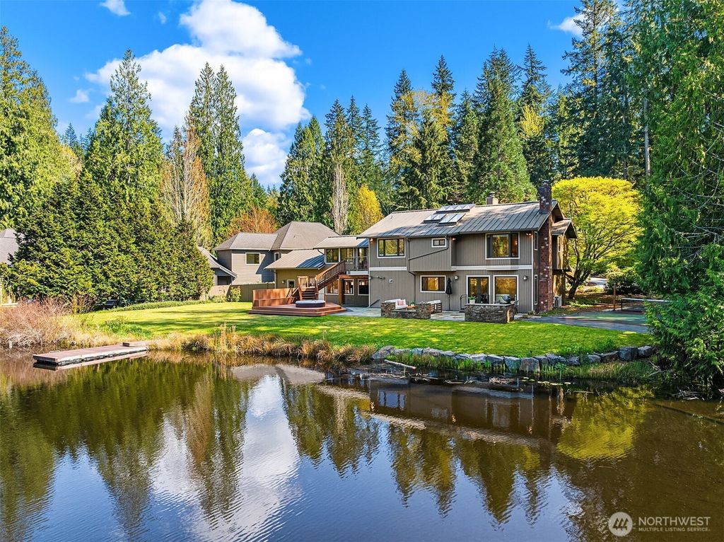 Photo of 25128 SE 28th Street, Sammamish, WA 98075 (MLS # 2368528)