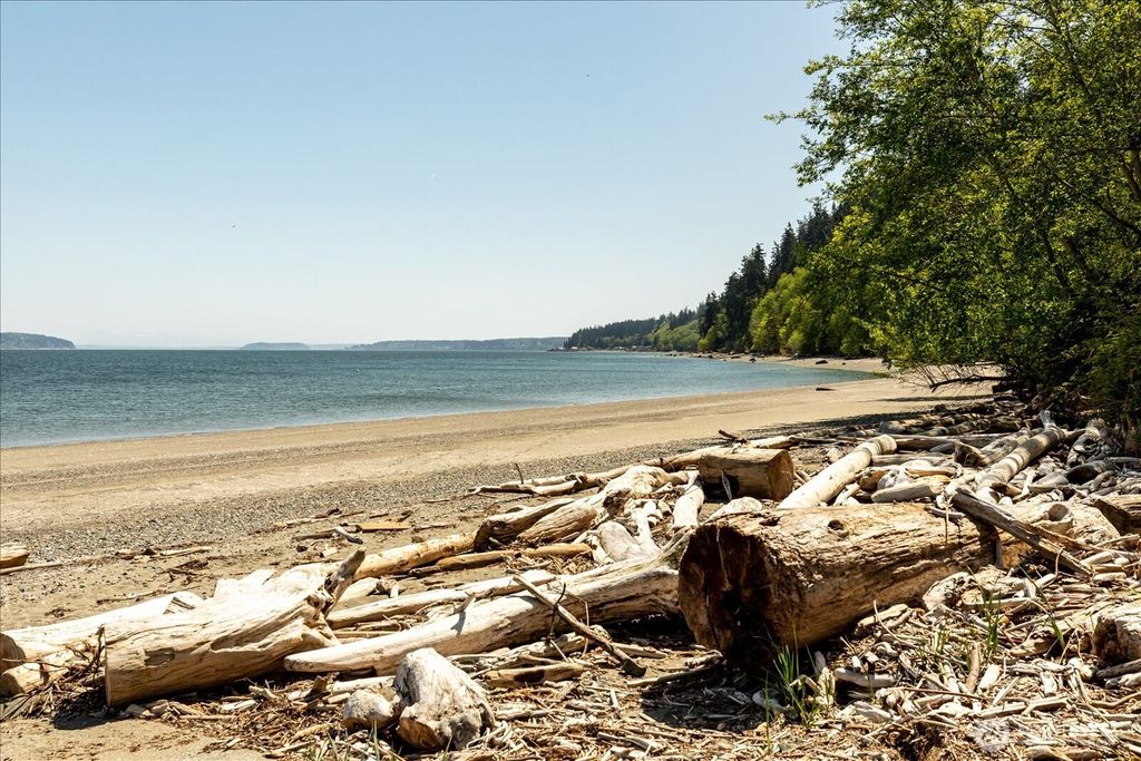 Photo of 2185 Eastpoint Drive, Langley, WA 98260 (MLS # 2498689)