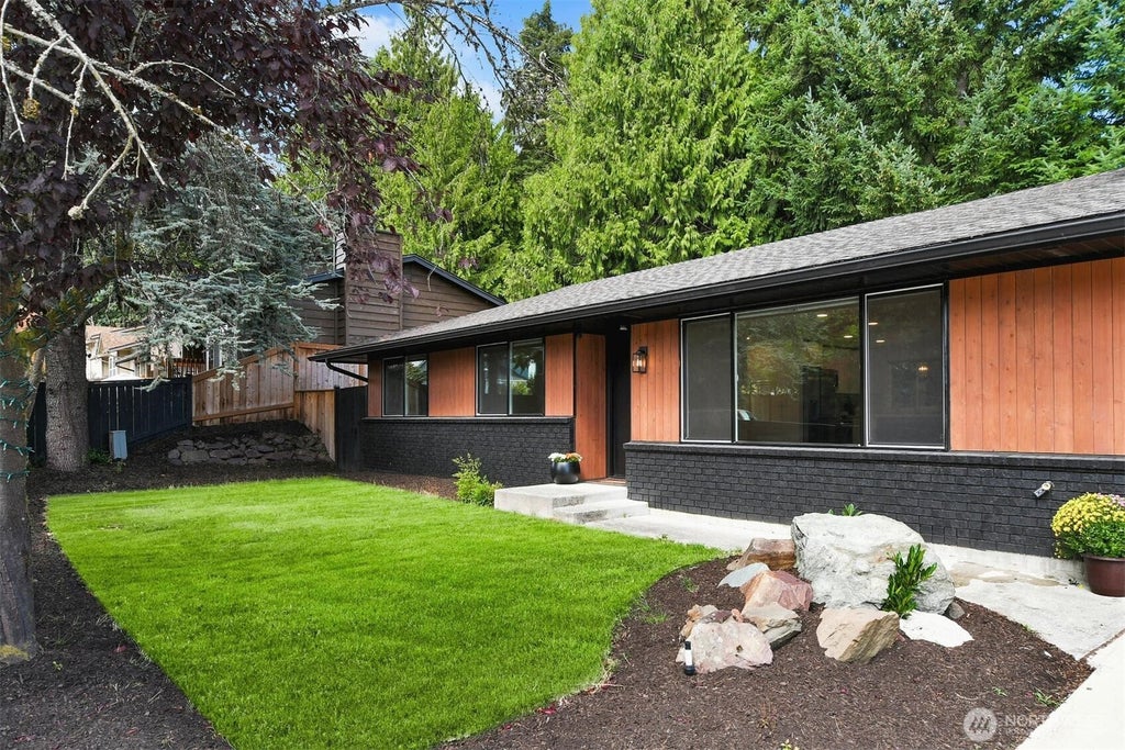 Photo of 4221 108th Street SE, Everett, WA 98208 (MLS # 2573336)