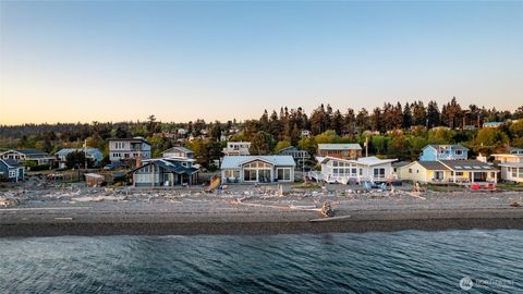 Photo of 121 Keystone Avenue, Coupeville, WA 98239 (MLS # 2516109)