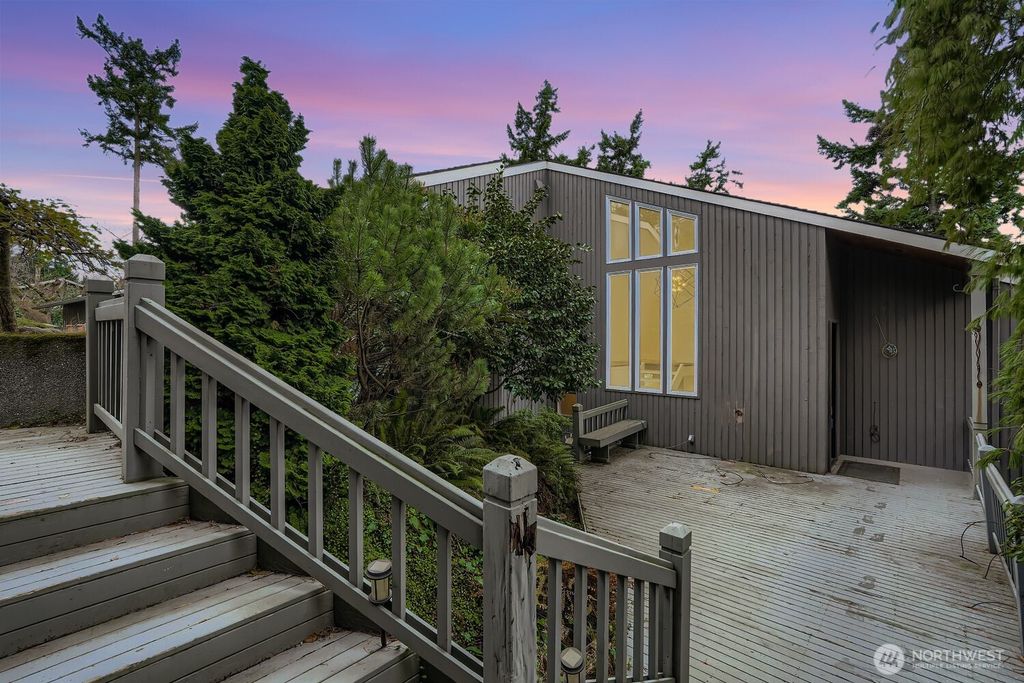 Photo of 15211 61st Place NE, Kenmore, WA 98028 (MLS # 2464840)