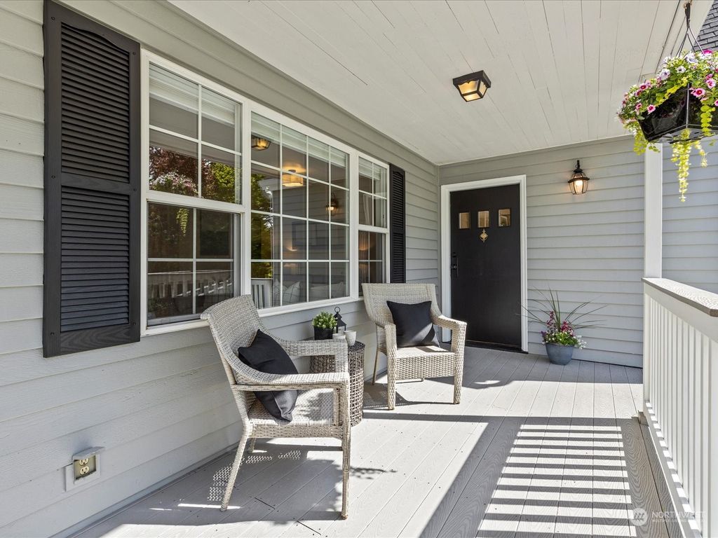 Photo of 14636 16th Avenue SW, Burien, WA 98166 (MLS # 2231138)