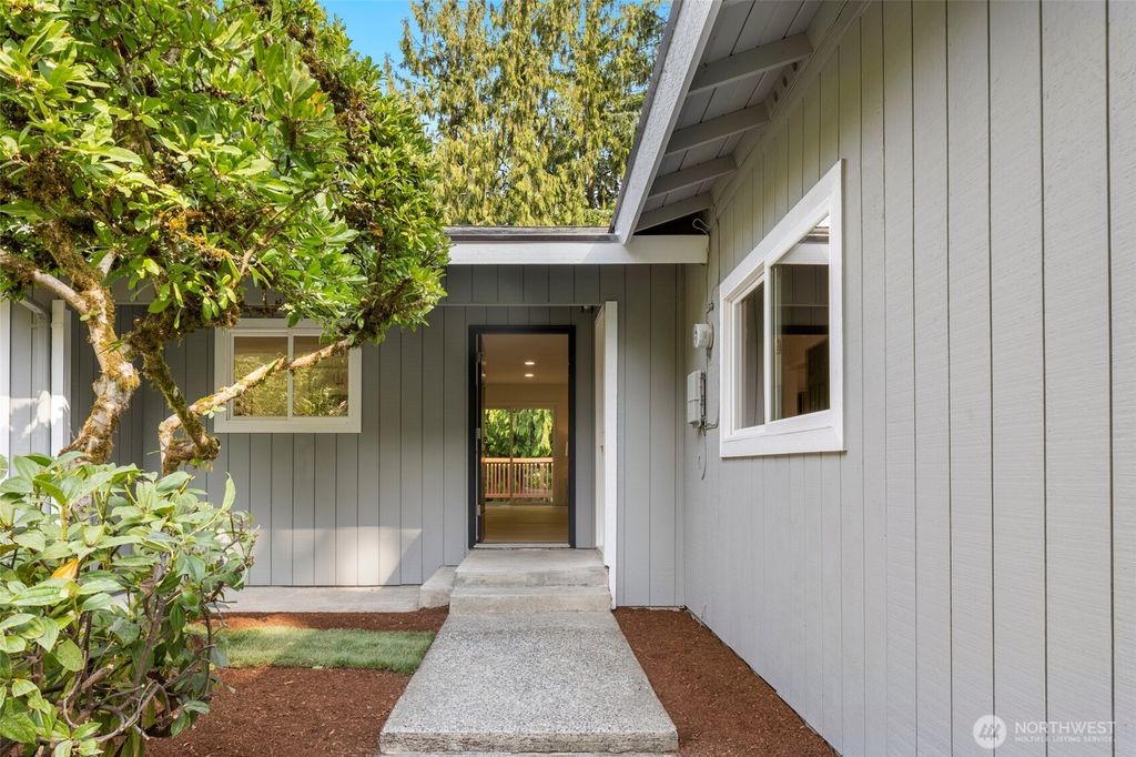 Photo of 432 128th Avenue SE, Bellevue, WA 98005 (MLS # 2420794)