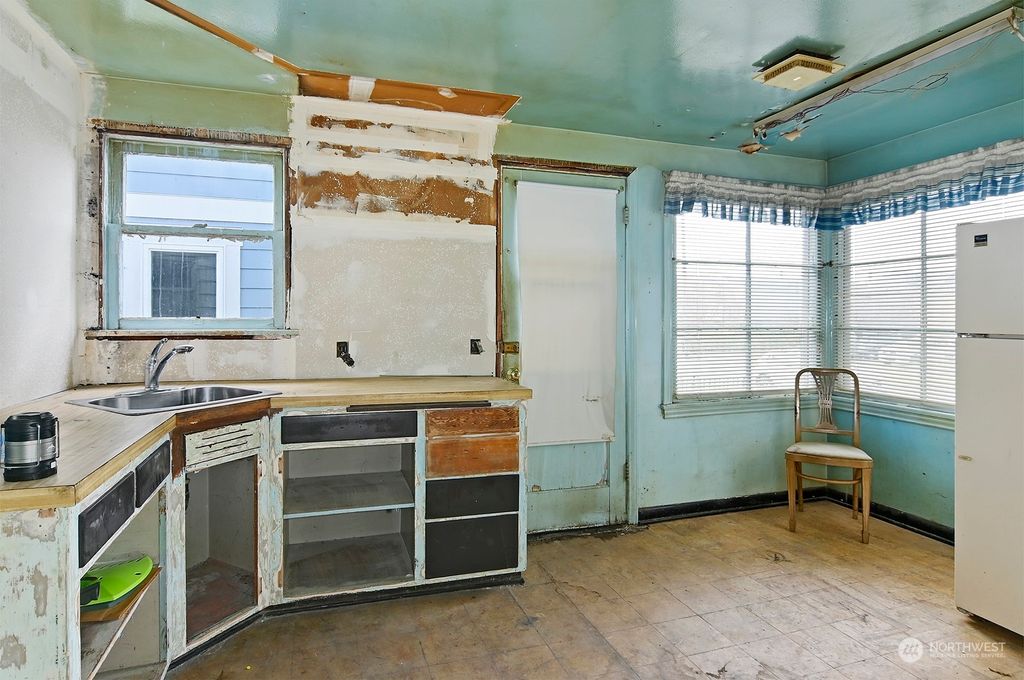 Photo of 7506 18th Avenue NW, Seattle, WA 98117 (MLS # 2181723)