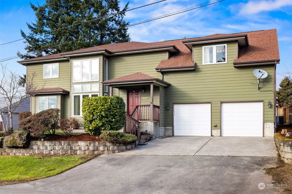 Photo of 1002 N 28th Place, Renton, WA 98056 (MLS # 2199503)