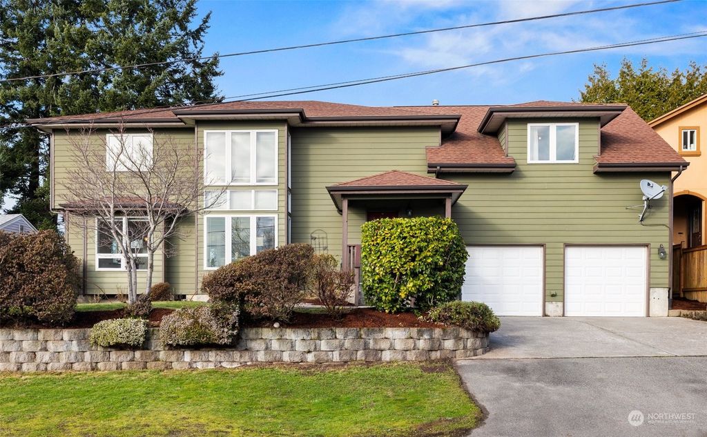 Photo of 1002 N 28th Place, Renton, WA 98056 (MLS # 2199503)