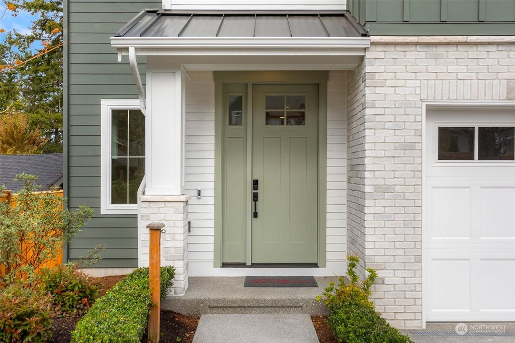 Photo of 7678 NE 165th Place, Kenmore, WA 98028 (MLS # 1899793)
