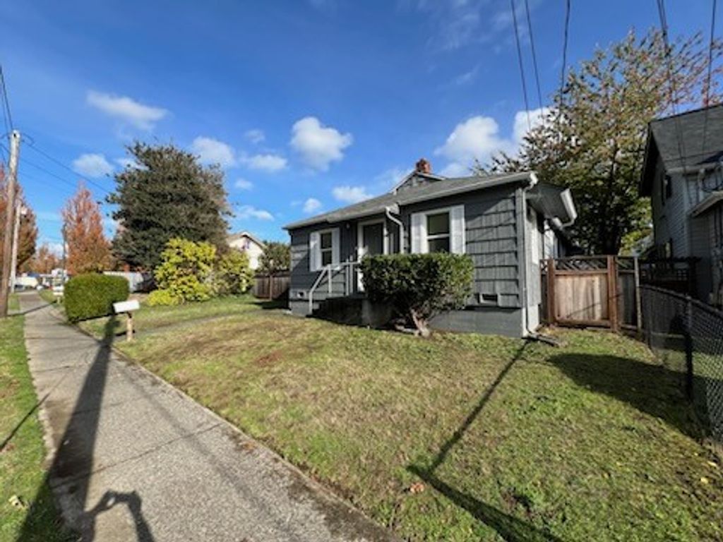 Photo of 138 N Rainier Avenue, Bremerton, WA 98312 (MLS # 2470600)