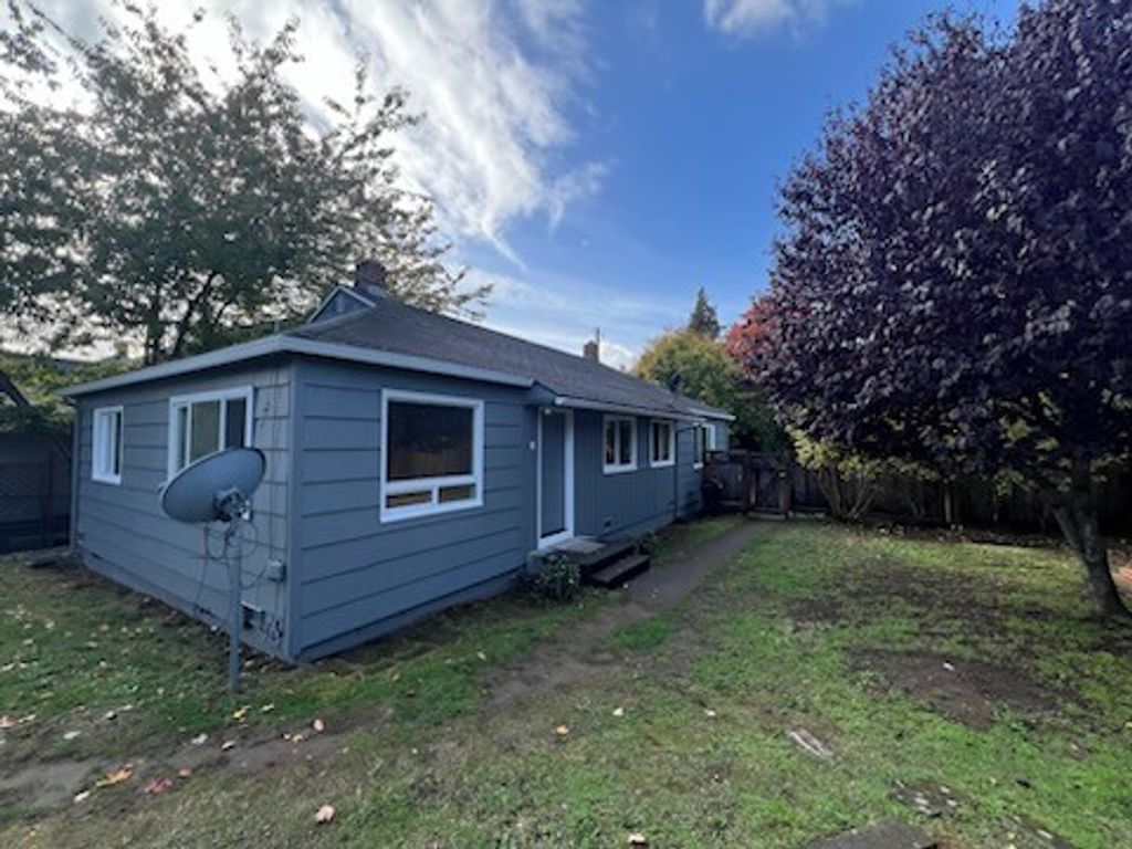 Photo of 138 N Rainier Avenue, Bremerton, WA 98312 (MLS # 2470600)
