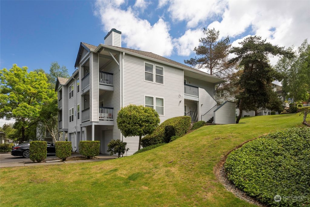 Photo of 33020 10th Avenue SW #I302, Federal Way, WA 98023 (MLS # 2241110)