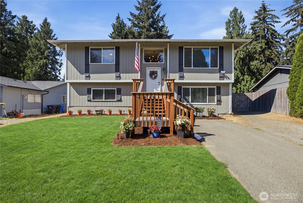 Photo of 16008 120th Avenue E, Puyallup, WA 98374 (MLS # 2576500)
