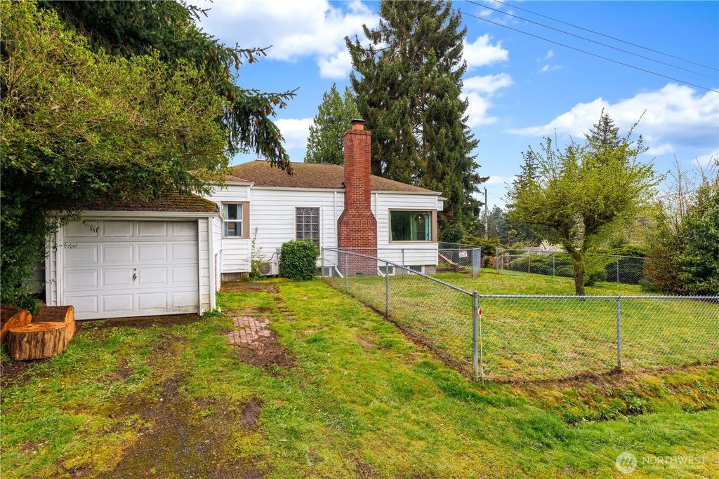 Photo of 12054 38th Avenue NE, Seattle, WA 98125 (MLS # 2357019)