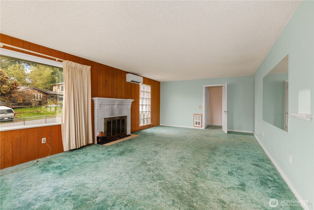 Photo of 12054 38th Avenue NE, Seattle, WA 98125 (MLS # 2357019)