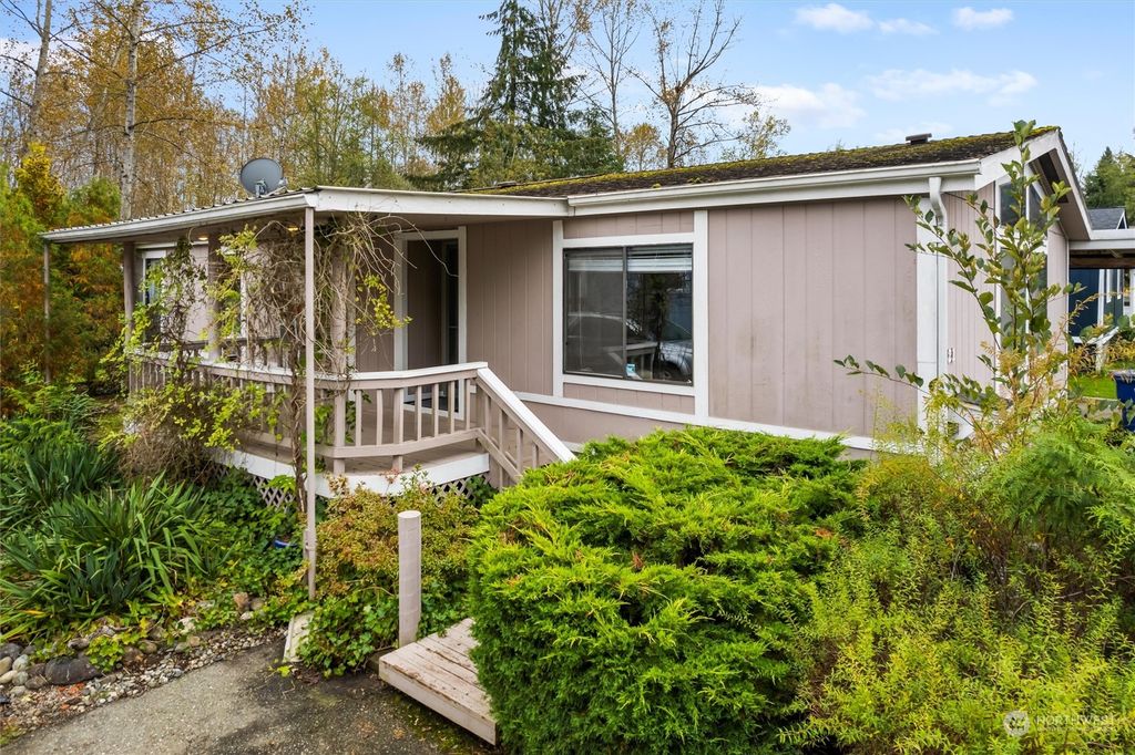 Photo of 28000 NE 142nd PL Pl #121, Duvall, WA 98019 (MLS # 2299700)