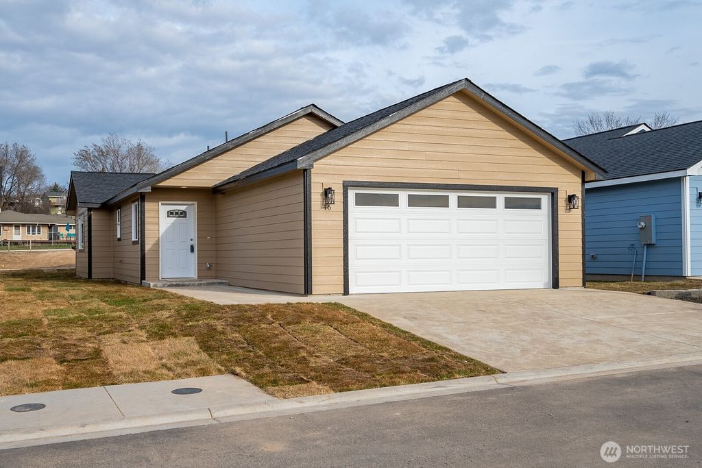 Photo of 123 E 9th Avenue #57, Moses Lake, WA 98837 (MLS # 2493712)