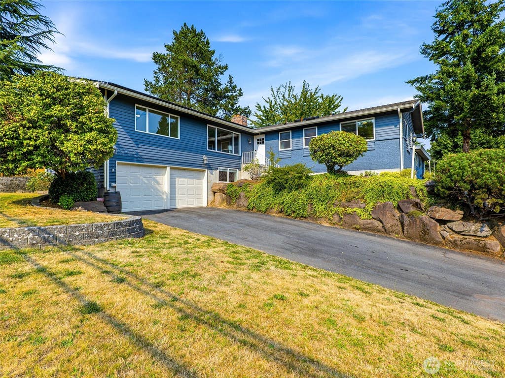 Photo of 10404 NE 198th Street, Bothell, WA 98011 (MLS # 2565125)