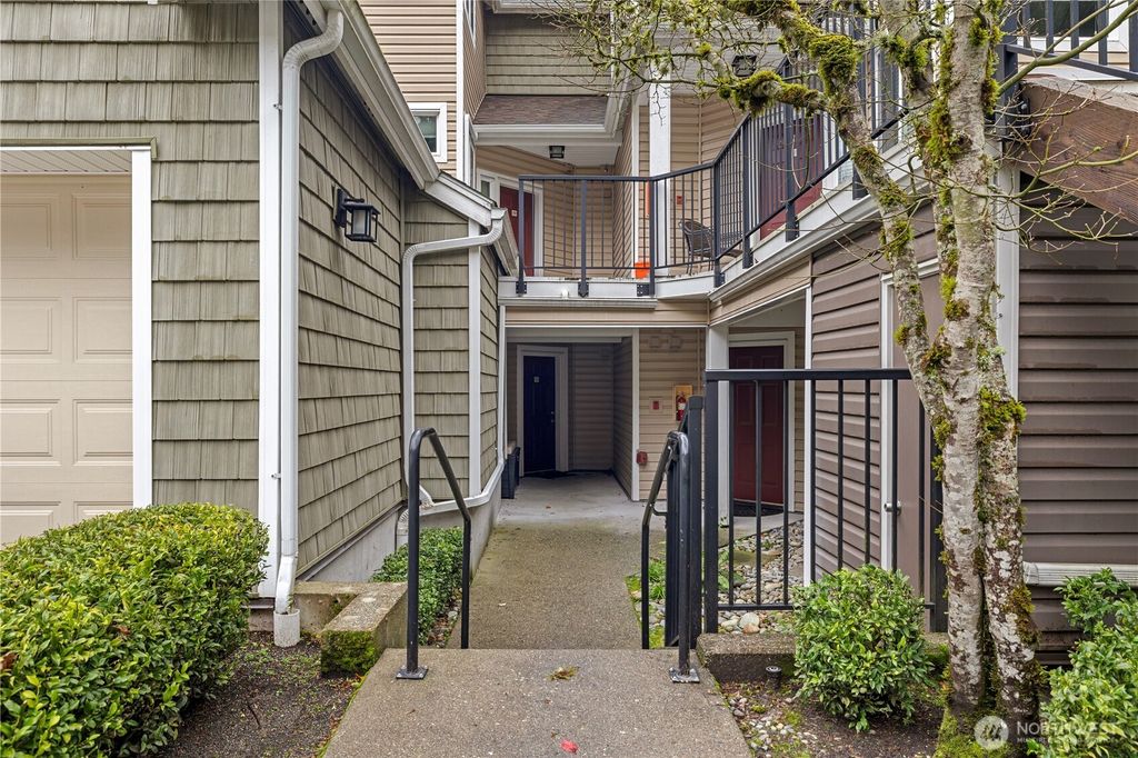 Photo of 5000 NW Village Park Drive #F132, Issaquah, WA 98027 (MLS # 2460050)