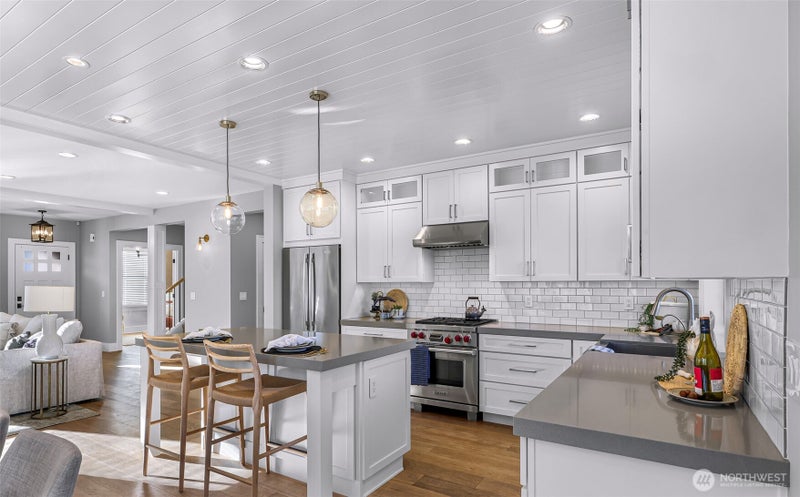 902 Captain Bay Court