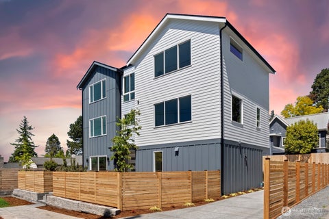Photo of 334 NE 90th Street, Seattle, WA 98115 (MLS # 2538014)