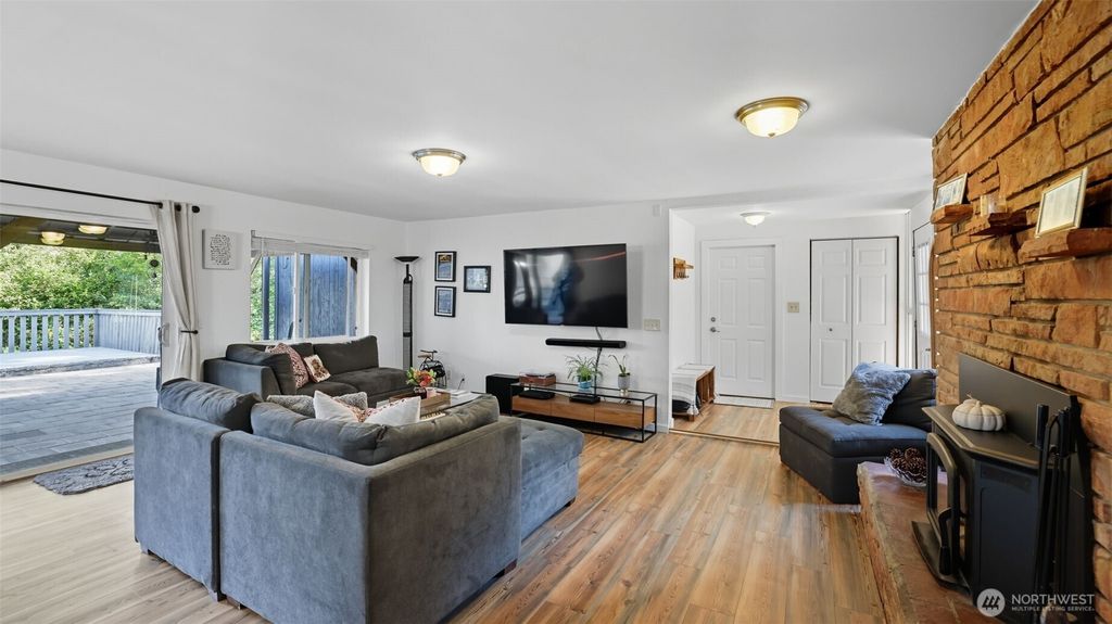 Photo of 17268 SE Petrovitsky Road, Renton, WA 98058 (MLS # 2435913)