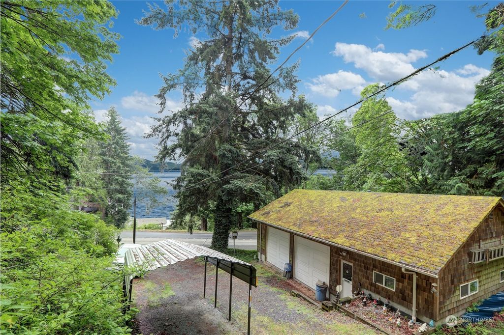 Photo of 1809 W Lake Sammamish Parkway SE, Bellevue, WA 98008 (MLS # 2127946)