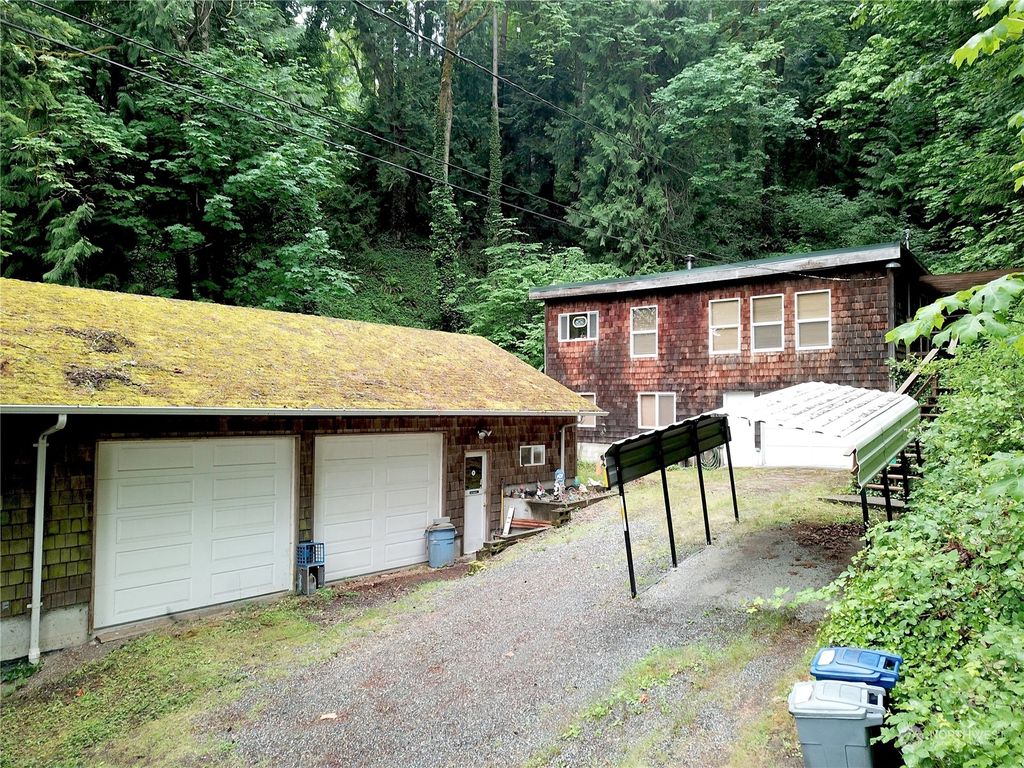 Photo of 1809 W Lake Sammamish Parkway SE, Bellevue, WA 98008 (MLS # 2127946)