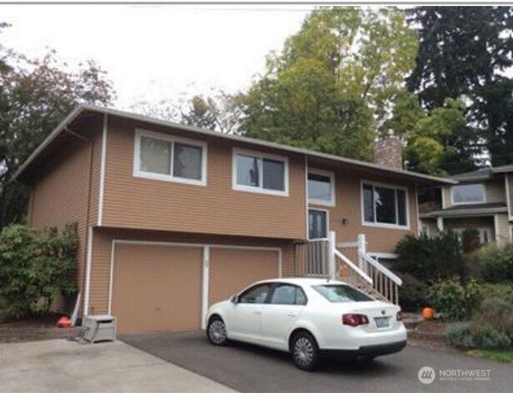 Photo of 11221 NE 53rd Street, Kirkland, WA 98033 (MLS # 2526548)