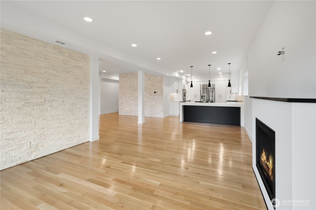 Photo of 6402 106th Avenue NE, Kirkland, WA 98033 (MLS # 2475622)