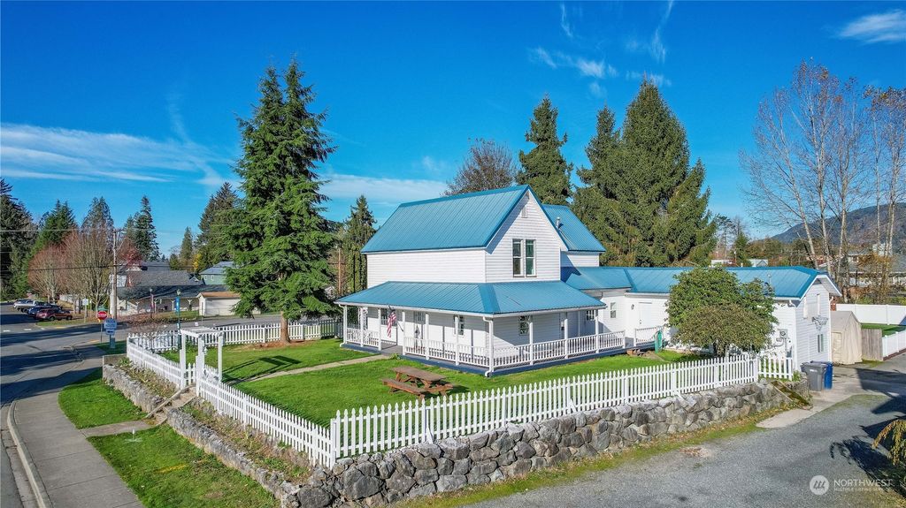 Photo of 105 E Pioneer Street, Granite Falls, WA 98252 (MLS # 2308447)
