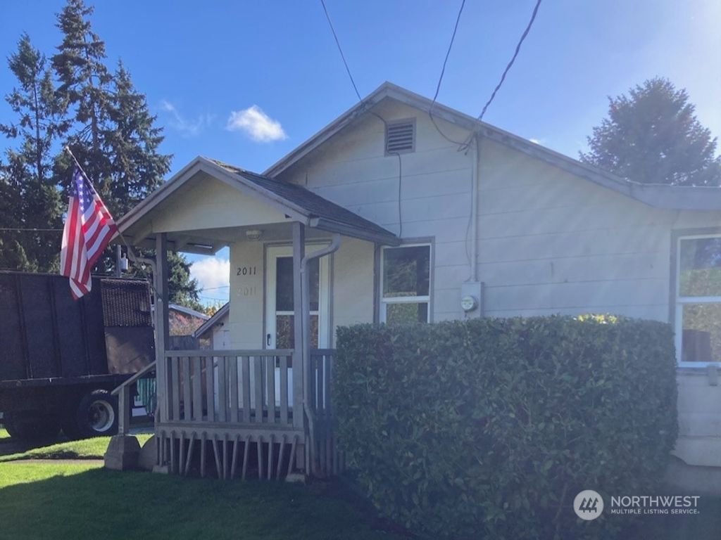 Photo of 2011 SW 146th Street, Burien, WA 98166 (MLS # 2310026)