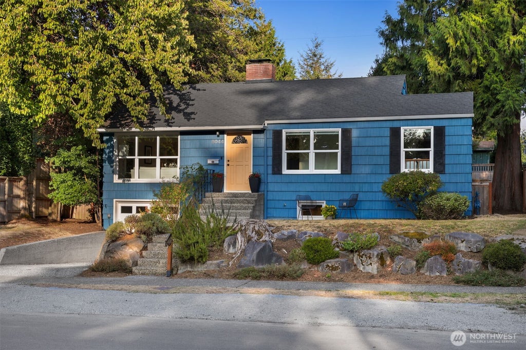 Photo of 8044 38th Avenue NE, Seattle, WA 98115 (MLS # 2583935)