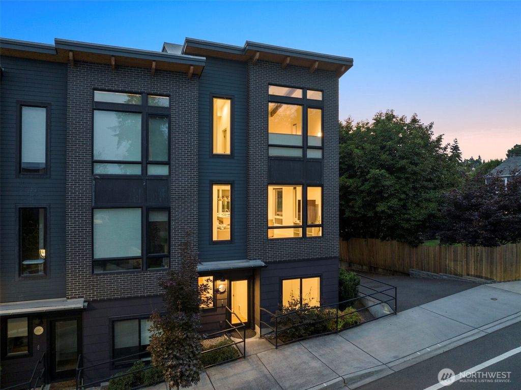 Photo of 18513 104th Avenue NE #1A, Bothell, WA 98011 (MLS # 2342193)