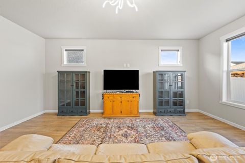 Photo of 4712 W Coyote ST St W, Moses Lake, WA 98837 (MLS # 2473216)