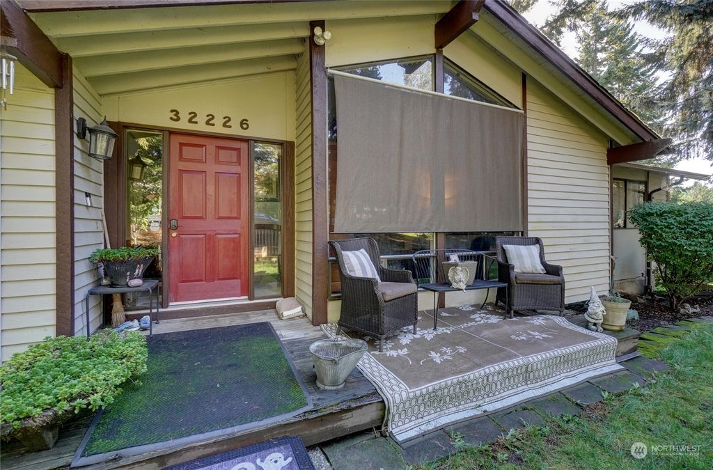 Photo of 32226 44th Place SW, Federal Way, WA 98023 (MLS # 2163008)