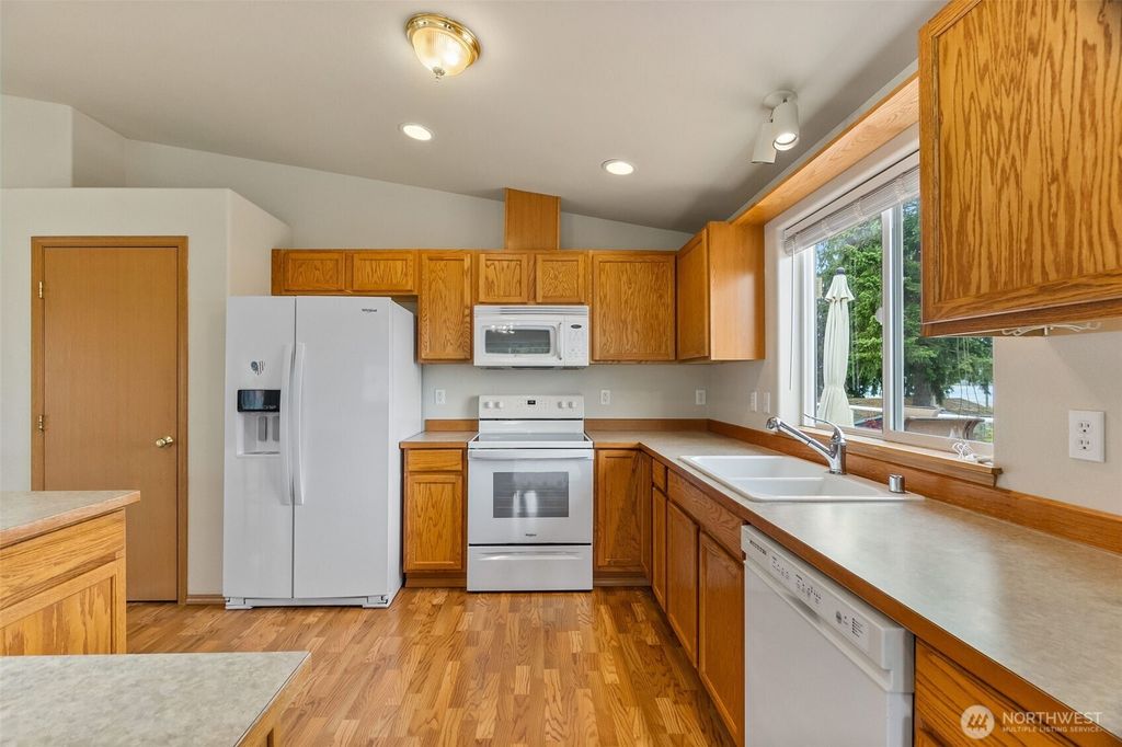 listing image 9361914793644493146