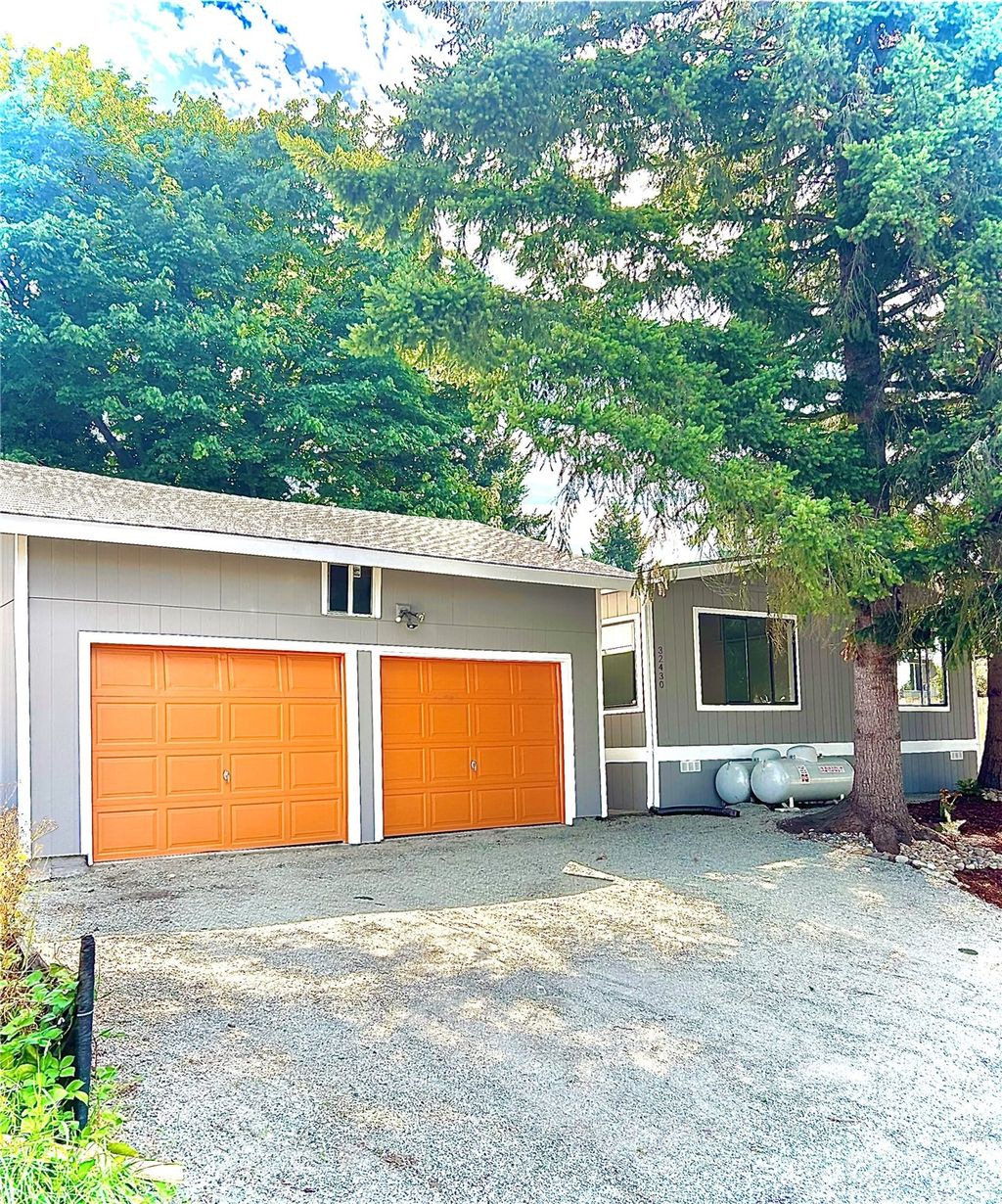Photo of 32430 4th Avenue, Black Diamond, WA 98010 (MLS # 2152765)
