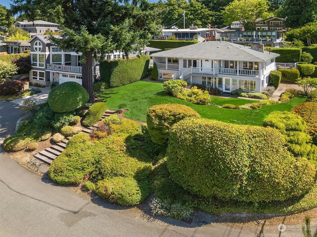 Photo of 3062 70th Avenue SE, Mercer Island, WA 98040 (MLS # 2145381)
