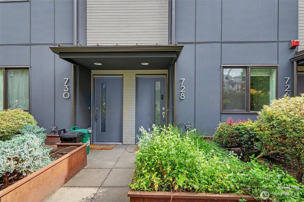 Photo of 728 3rd Avenue N, Seattle, WA 98109 (MLS # 2581923)
