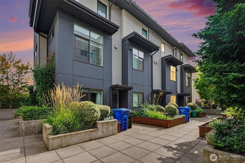 Photo of 728 3rd Avenue N, Seattle, WA 98109 (MLS # 2581923)